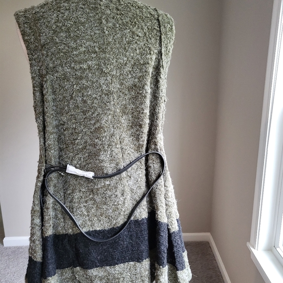 Ryu Taupe/Gray and Black Boucle Knit Snap/Belted Sweater Vest (Size M) - Picture 12 of 16